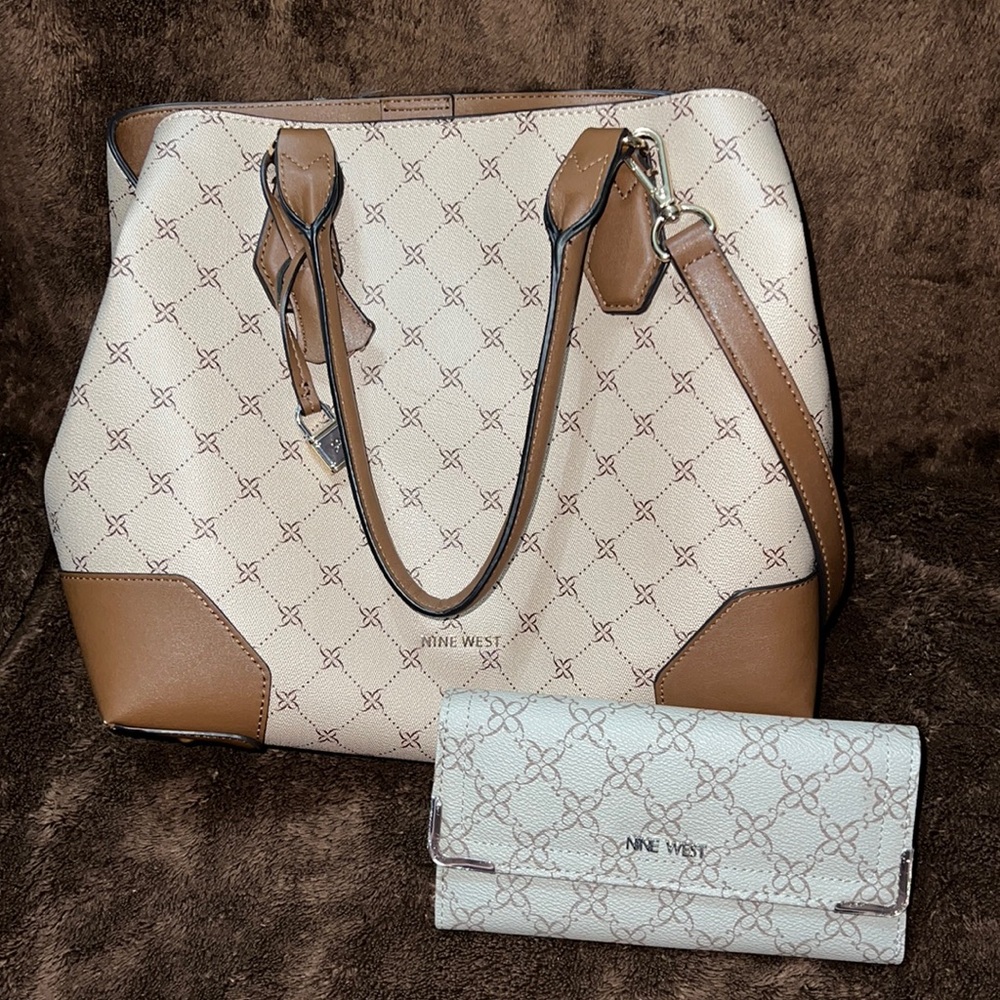 Nine West Sachel